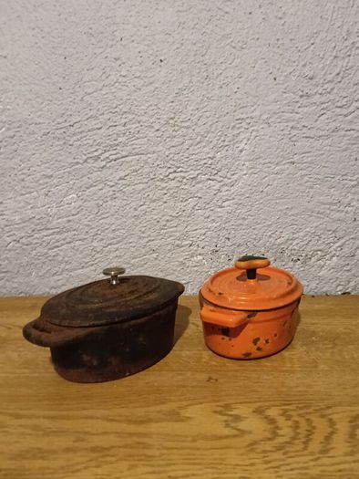 Small Cast Iron Dish with lid