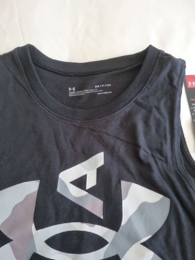 Under Armour top