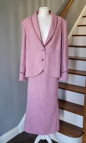 Via Veneto pink suit, Size 20