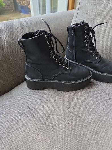 H&M black boots uk4