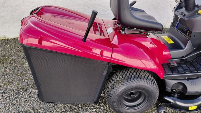 Castlegarden PTX 210 HD "40" Ride on Lawnmower .. like new . Perfect condition . Used only a couple of times
