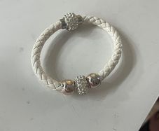 Magnetic White leather bracelet