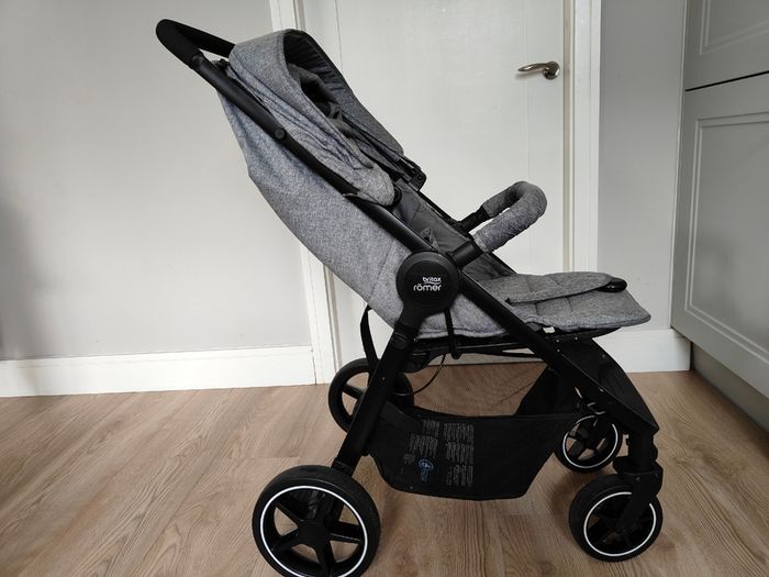 Stroller -- Britax Romer B-agile M