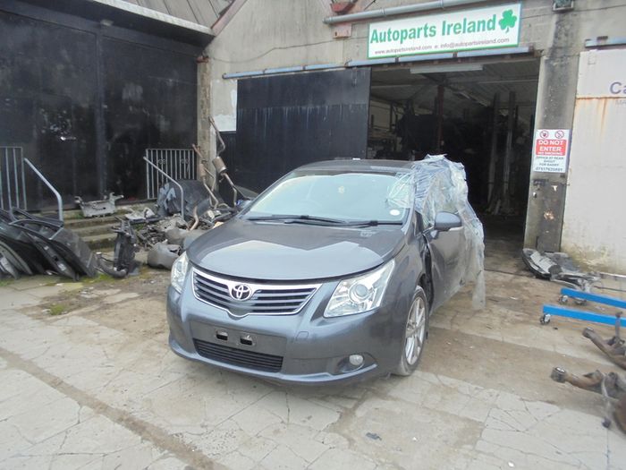 2010 toyota avensis 2.0 d4d breaking