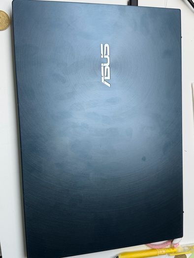 ASUS ZenBook Duo (Duo screens with pen)