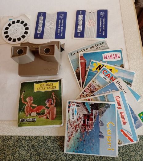 Vintage Belgian View Master with Large Selection of Discs