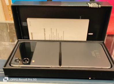 Samsung Galaxy Z-Flip 4 128GB Dual Sim Unlocked (Like New)