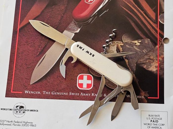 Vintage Wenger Traveler Discontinued Collectable Swiss Army Knife 85mm model