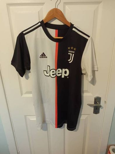 mens medium soccer jerseys 15 euro each (previously worn)
