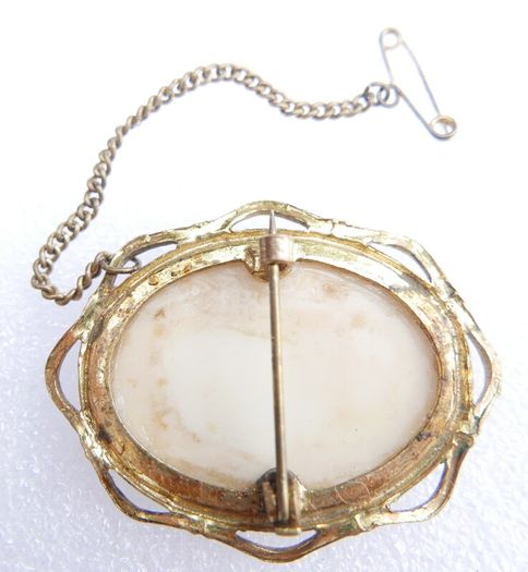 Vintage Gold Plated Shell Ornate Cameo