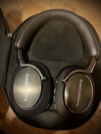 Bower & Wilkins px8 pro wireless headphones
