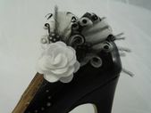 Black and White Feather shoe clips