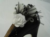 main image for ad Black and White Feather shoe clips