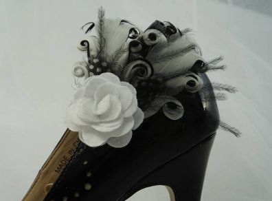 Black and White Feather shoe clips