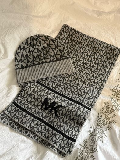 Michael Kors matching hat & scarf set