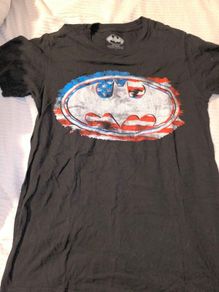 batman t shirt size small