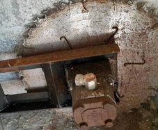 Saw head and Hydraulic pump