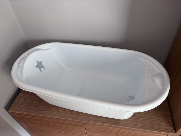 White baby bath