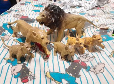 Vintage AAA Lion toys