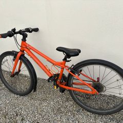 Carerra Abyss Junior Hybrid Bike 24 inch frame