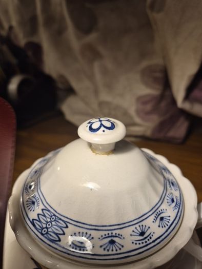 Rare Find:  Vintage J & G Meakin, Florentine, Classic White, Blue Nordic, Covered, teapot, Ornate, Blue, Flowers, England, vintage.