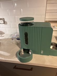 Automatic cat dog feeder