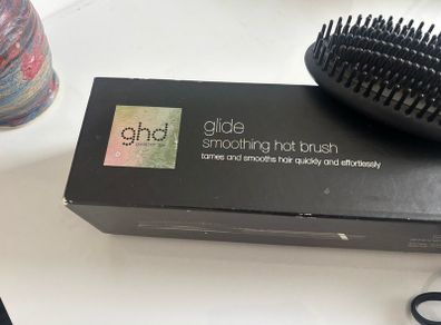 GHD Glide Hot Brush