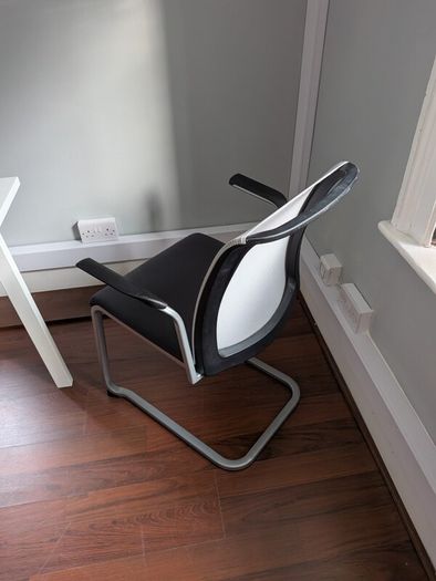 Office chair with armrests