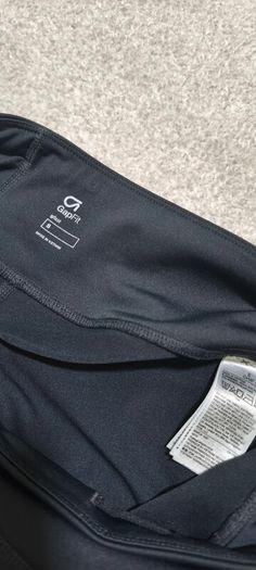 GapFit Black Cropped Gym Leggings / Capri - Size S