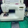 SINGER Futura 4000 Sewing Machine - Just serviced - Excellent - 100 stitches! - High quality machine/Semi-pro Image 2
