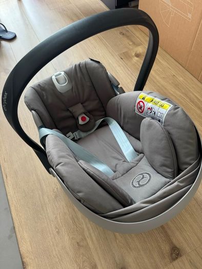 baby car seat (Cybex Cloud Z Infant Car Seat )