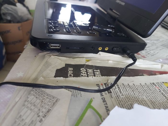 5 Portable DVD Players, all working, but no charges for them, all in very good condition