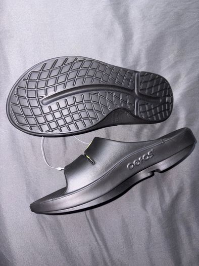 oofos unisex slides
