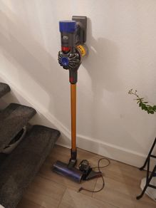 dyson v8