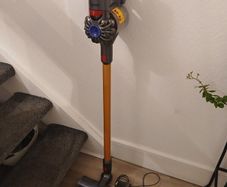 dyson v8
