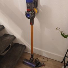 dyson v8
