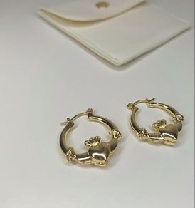 Gold tone claddagh earrings