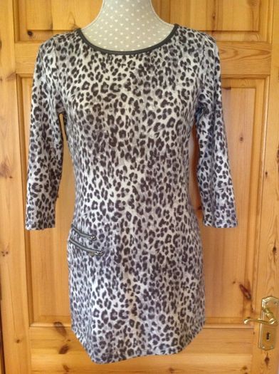 Size 8 Grey Leopard Print Style Top