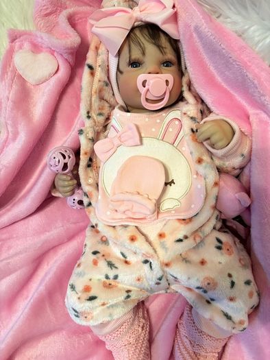 Reborns by Laura.  Baby Ashley.  Heavy, Weighted Reborn Doll.  Welcome to View.