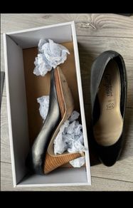 Court shoes - black