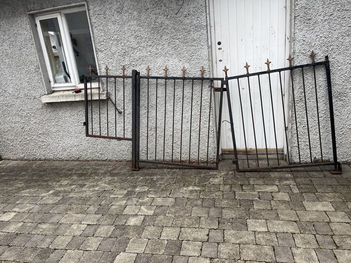 Metal gate