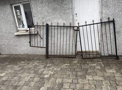 Metal gate