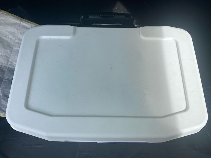 Igloo Laguna Roller Cooler Box 26L with Integrated Thermometer