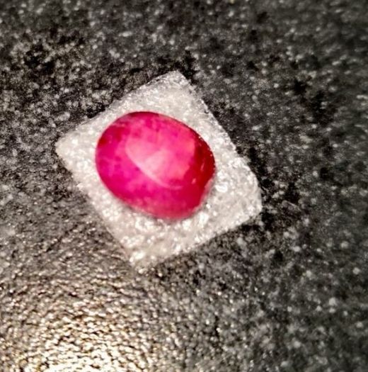 Beautiful 6.5ct pinkish Ruby with certificate