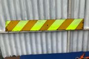 Metal trailer reflector