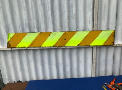 Metal trailer reflector