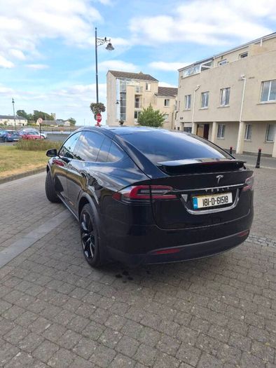 Tesla Model X 2018 open to P/X