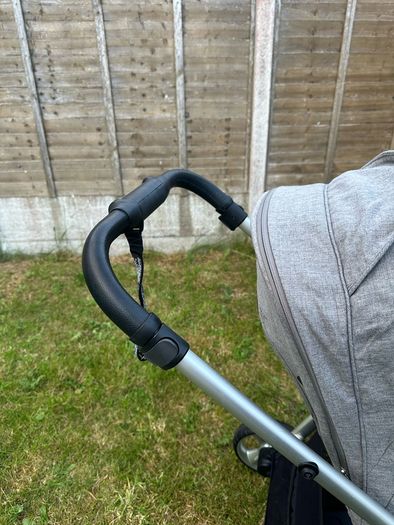 Mamas and Papas pram + Cybex seat and isofix bundle