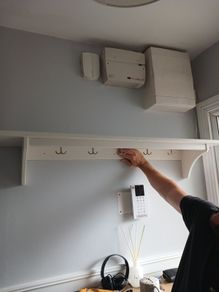 shelf/coat hanger