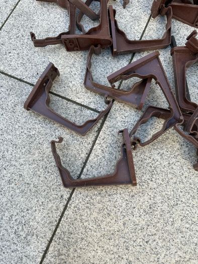 Gutter brackets brown